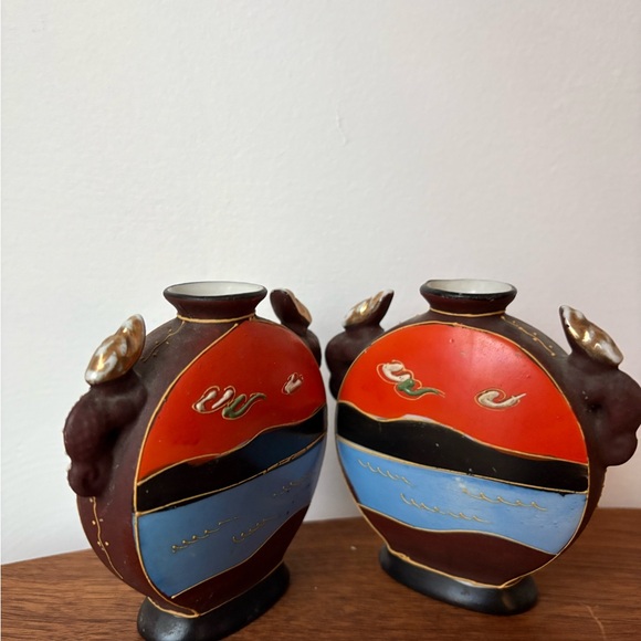 Colorful Decorative Vases with Artistic Design - Picture 5 of 15